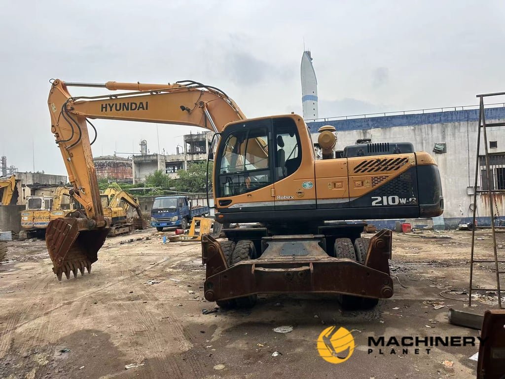HYUNDAI R210W Wheel Excavator Original Good Condition R210W 2018 1 Wheeled Excavators image 5