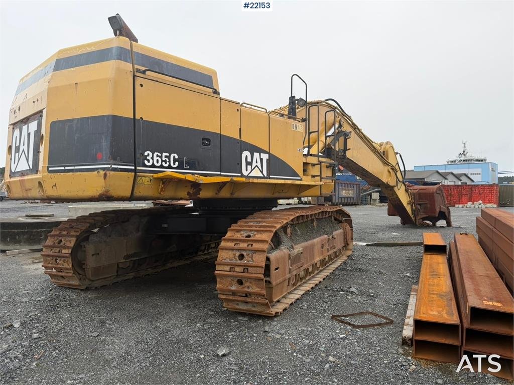 CAT 365C excavator with tooth bucket 2006 22153 365C excavator with tooth bucket 2006 1 Crawler Excavators