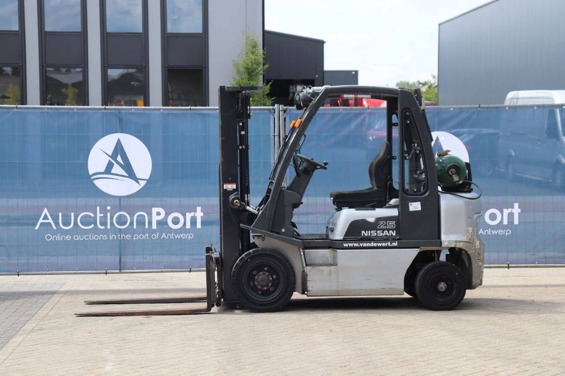 Forklift Nissan UD02A25PQ LPG 2500kg 4.75m 2005 2005 UD02A25PQ 2005 1 Forklift
