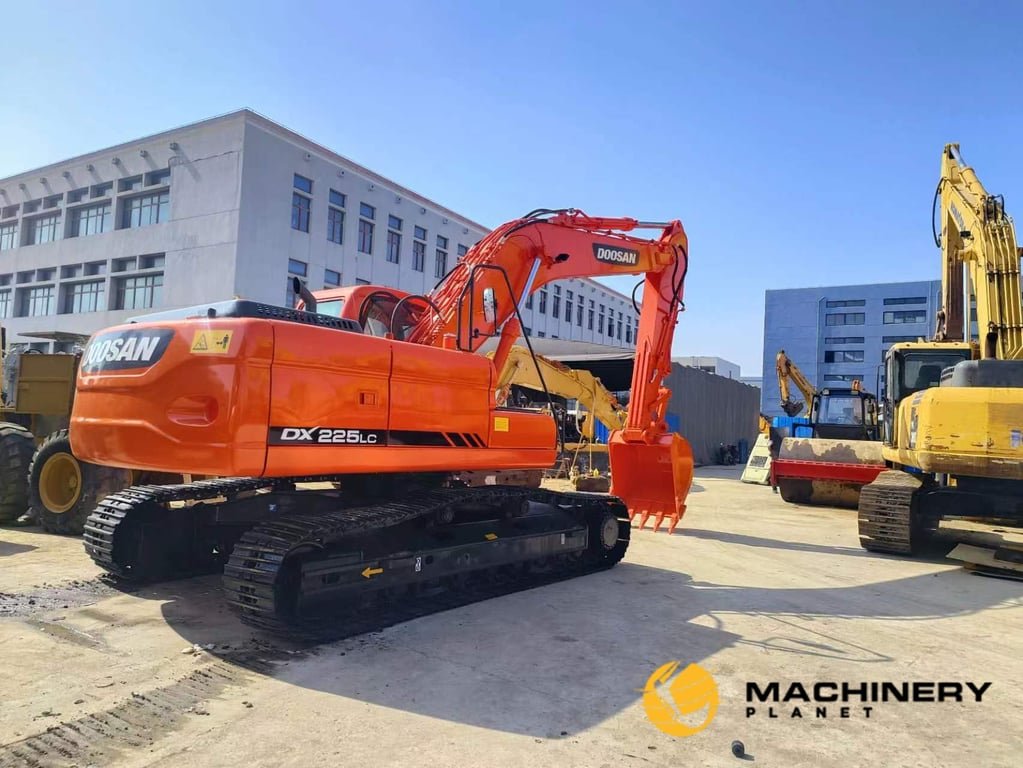 DOOSAN DX225LC Used Crawler Excavator Hot Sale DX225LC 2018 1 Crawler Excavators image 2