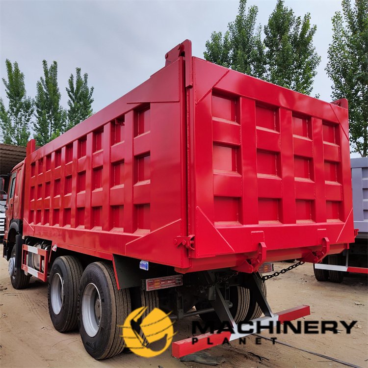 HOWO 371HP 6X4 Dump Truck Good Quality Hot Sale 317HP 6X4 2022 1 Dump Truck image 3