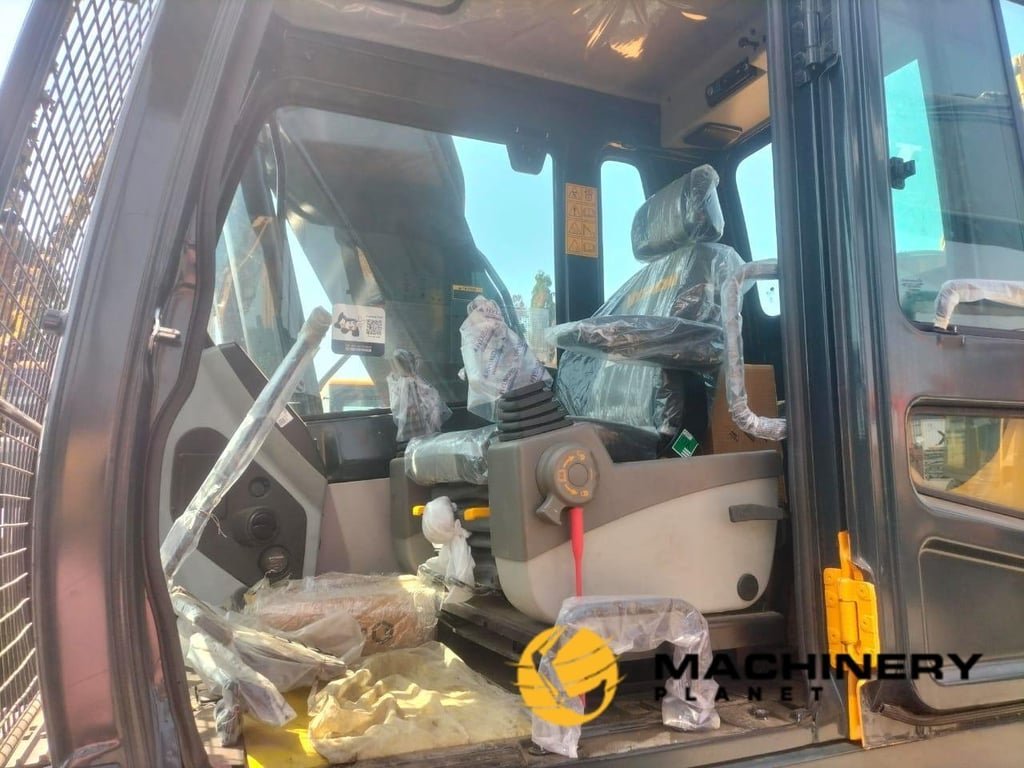 2024 Hyundai R245LR Crawler Excavator - New/Unused 245LR 2024 2 Crawler Excavators image 4