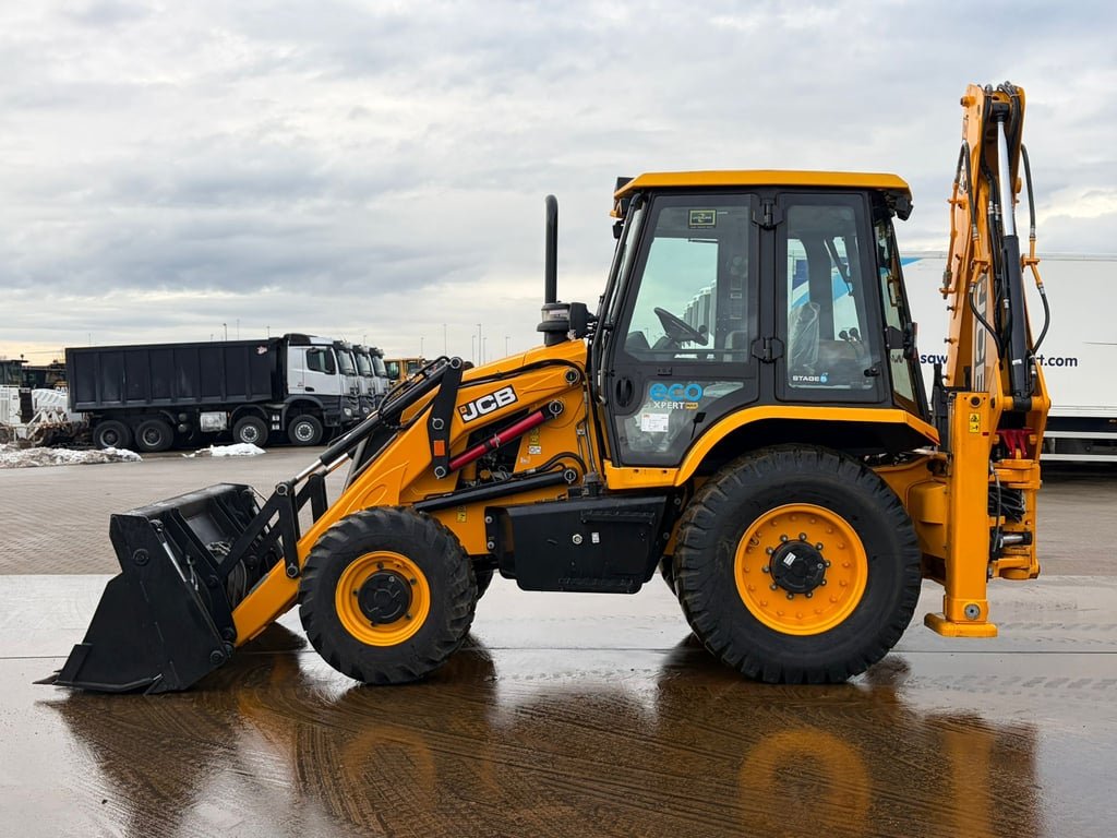 JCB 3DX 4x4 Telescopic boom, 6-1 bucket, AC Cabin Hammerlines 2025 00033734 3DX 4x4 Telescopic boom, 6-1 bucket, AC Cabin ...