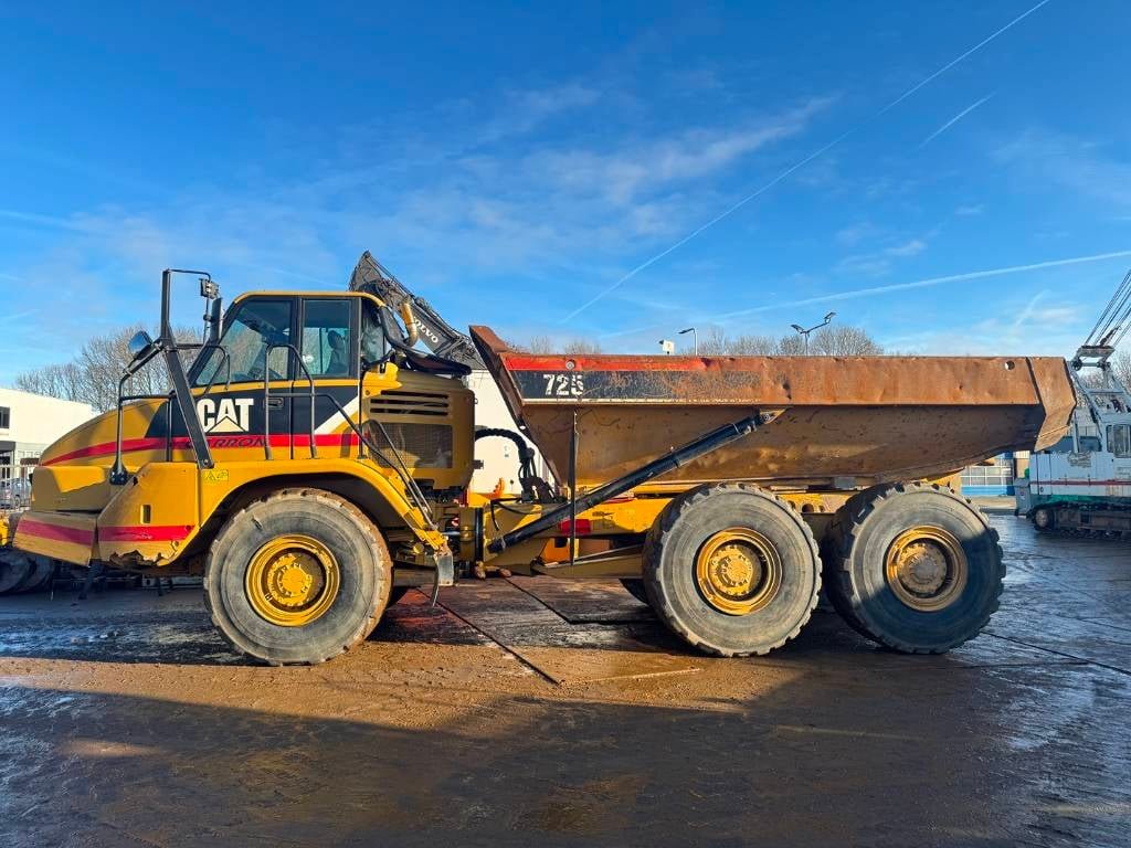 CAT 725 2011 5457 725 2011 1