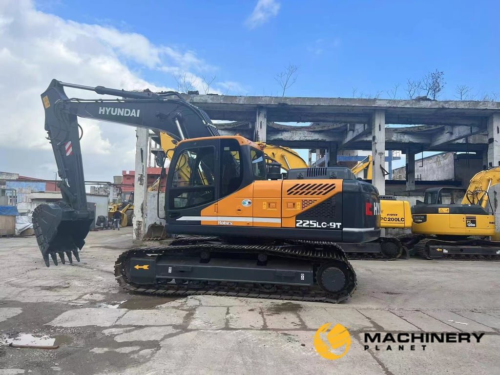 HYUNDAI R225LC-9T Used Crawler Excavator Original Good Condition GOOD PRICE R225LC-9T 2019 1 Crawler Excavators image 2