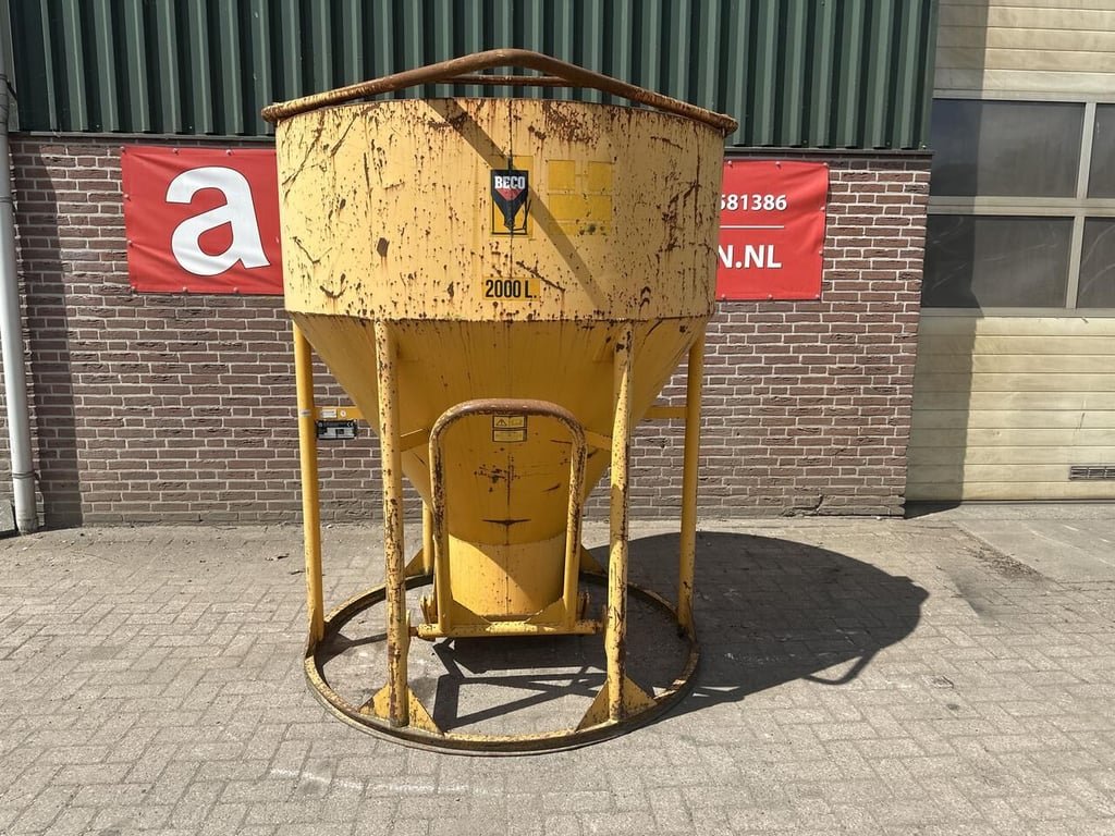 betonstortkubel staand rond onderlosser - Gebruikt 2022 12511 betonstortkubel staand rond onderlosser - Gebruikt 2022 1
