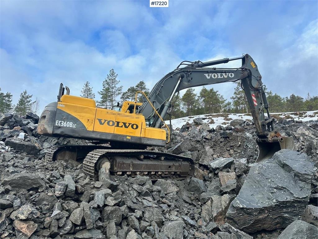 Volvo EC360 BLC Tracked excavator w/ digging bucket and 2004 17220 EC360 BLC Tracked excavator w/ digging bucket and 2004 ...