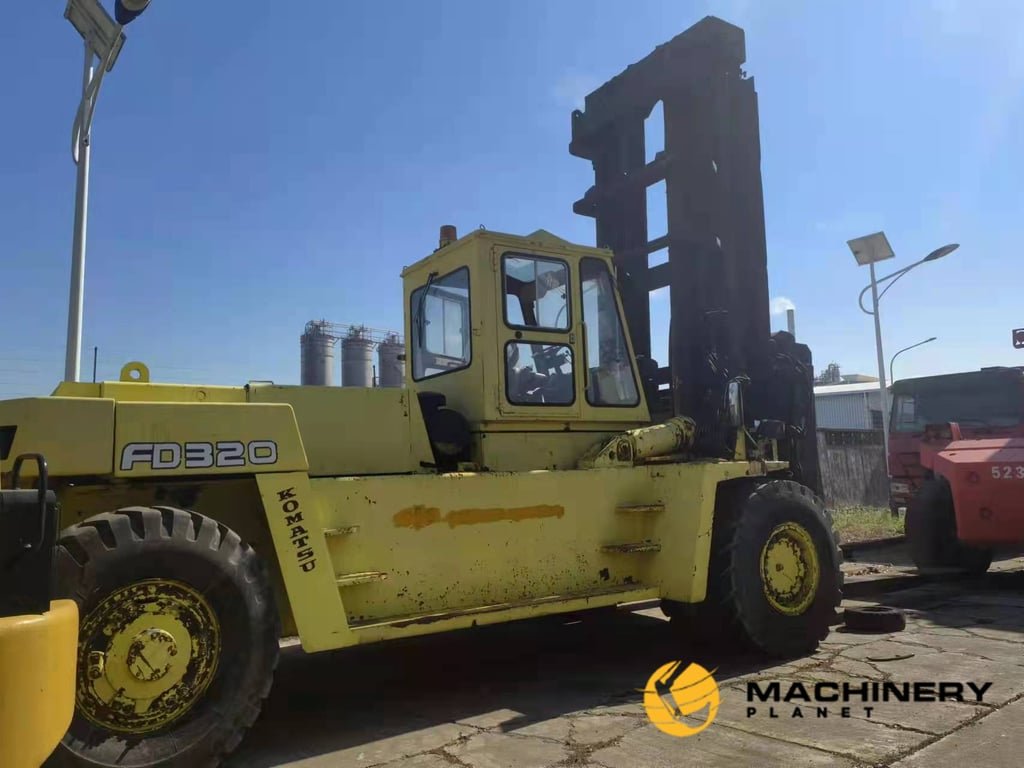 KOMATSU FD320 Forklift 32 Tons Hot sale FD320 2018 1 Forklift