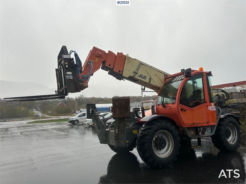 JLG 4017 telehandler w/ two pallet forks and bucket. C 2007 21551 4017 telehandler w/ two pallet forks and bucket. C 2007 ...