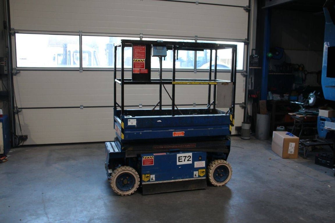 Scissor lift Holland Lift MINISTAR Z-45EL8 Electric 6.5m 2000 2000 Holland lift MINISTAR Z-45EL8 2000 1 Scissor Lifts