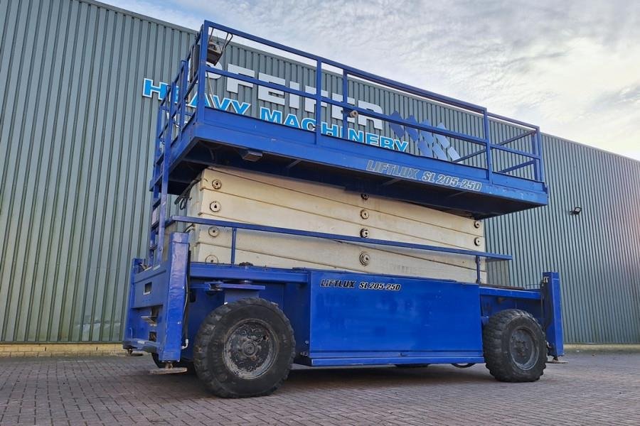 Liftlux SL205-25D4WDS/P Diesel, 4x4 Drive, Hydraulic Deck 2002 LIFTLUX - SL205-25D4WDS/P - 90387 Liftlux SL205-25D4WDS/P D...