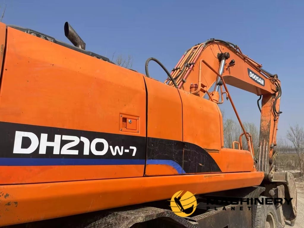 DOOSAN DH210W-7 Used Wheel Excavator Good Condition DH210W-7 2019 1 Wheeled Excavators image 2