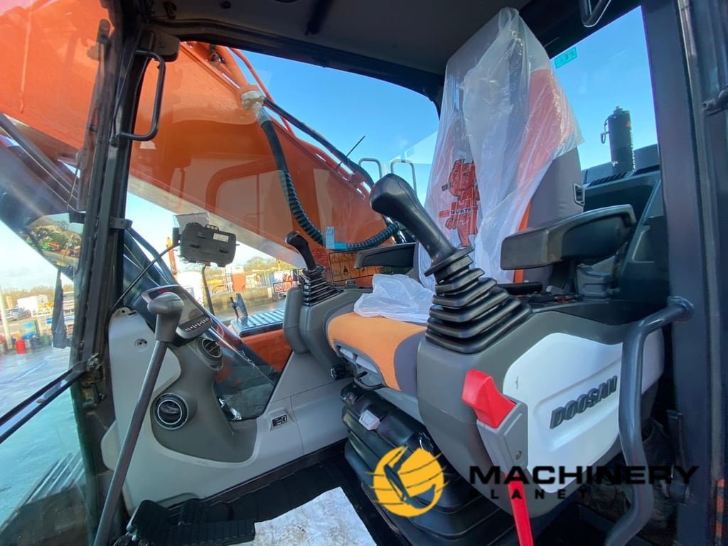2016 DOOSAN CRAWLER EXCAVATOR DX300LC-5 DX300LC-5 2016 1 Crawler Excavators image 4