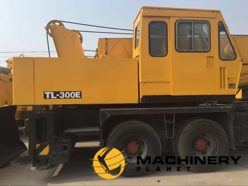 Tadano TL300E Crane Used High Quality TL300E 2018 1 Mobile Cranes image 3