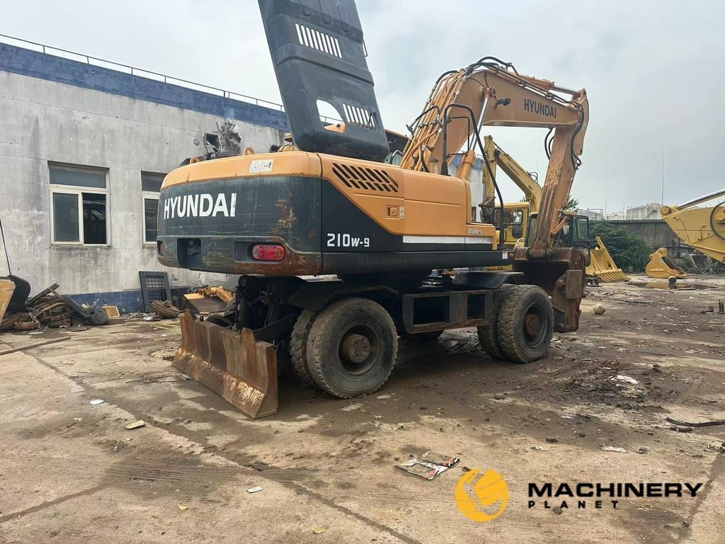 HYUNDAI R210W Wheel Excavator Original Good Condition R210W 2018 1 Wheeled Excavators image 4
