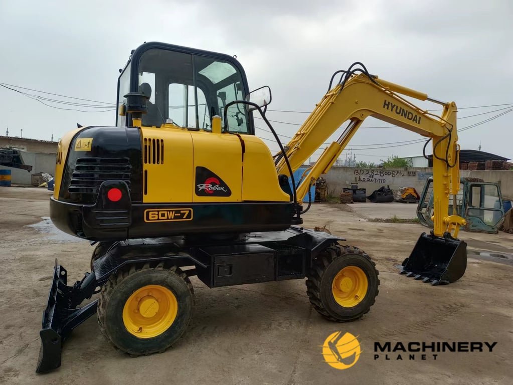 HYUNDAI R60W Wheel Excavator Original Good Condition R60W 2019 1 Wheeled Excavators