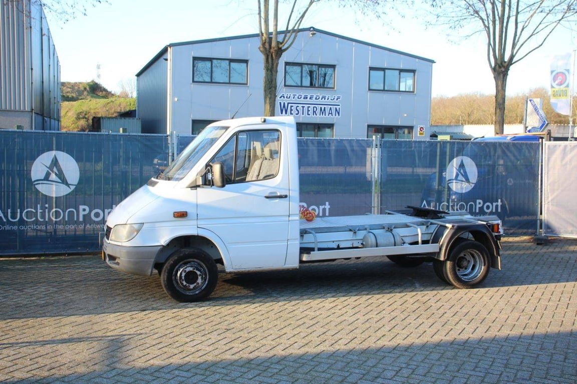 Mercedes-Benz 904.6 Diesel 129 hp 2006 semi-trailer tractor 2006 904.6 2006 1