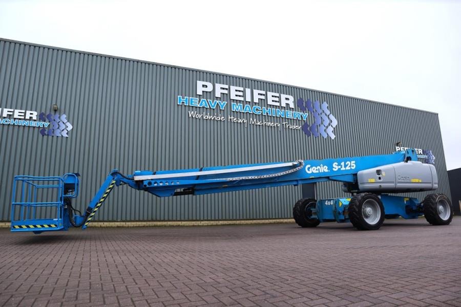 Genie S125 Diesel, 4x4x4 Drive, 40.1m Working Height, 24 2013 GENIE - S125 - 62394 S125 Diesel, 4x4x4 Drive, 40.1m Working...