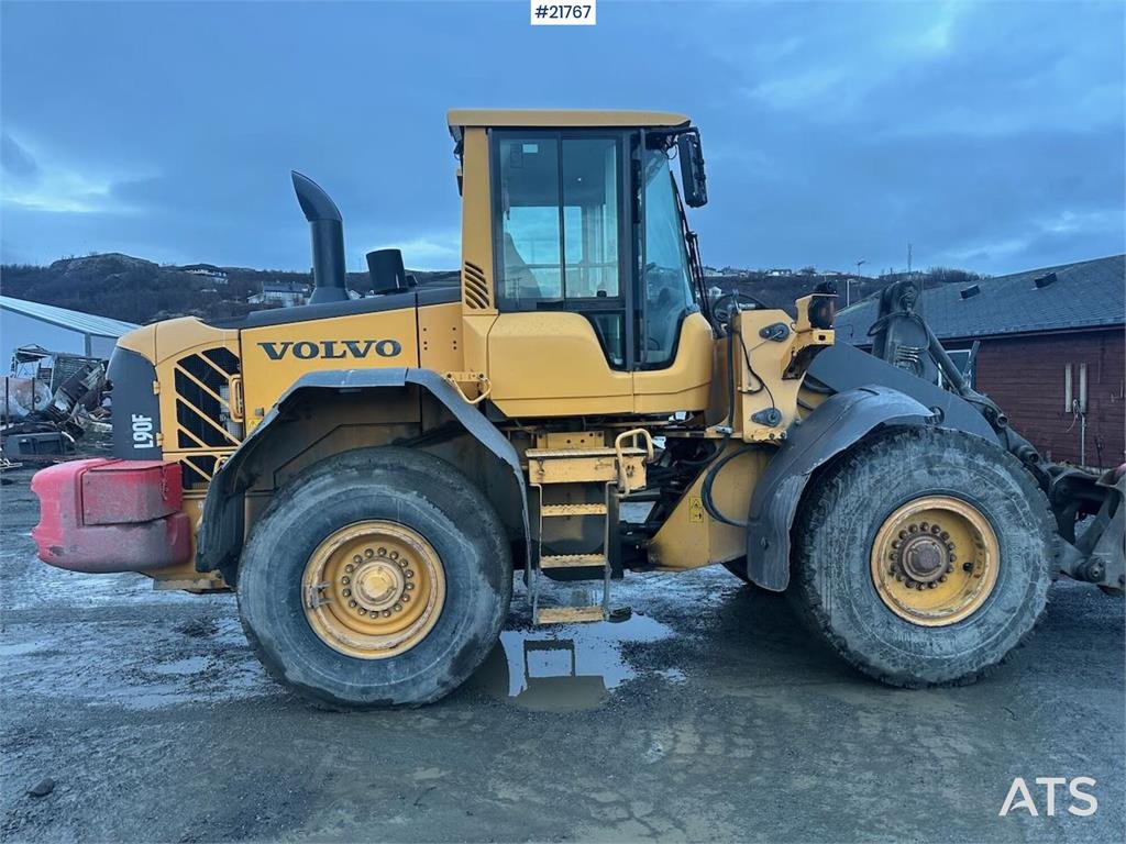 Volvo L90F wheel loader w/ Volvo gravel bucket. WATCH VI 2011 21767 L90F wheel loader w/ Volvo gravel bucket. WATCH VI 201...