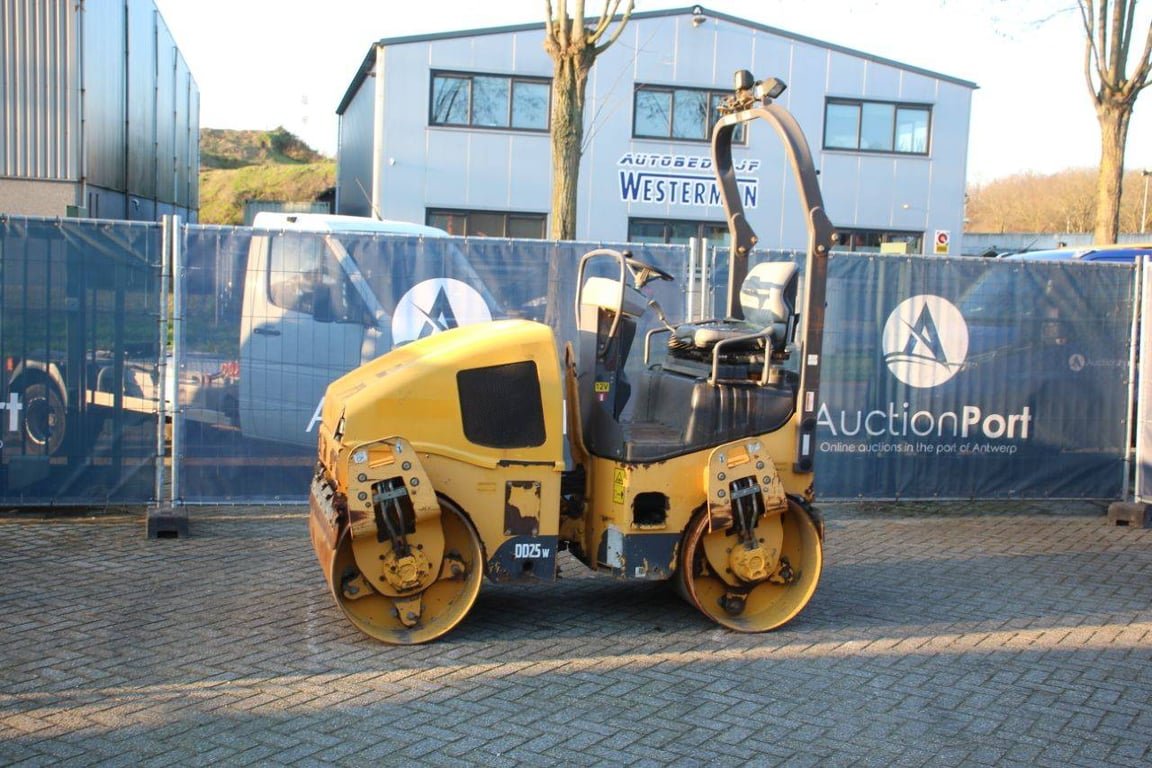 Tandem roller Volvo DD25 Diesel 24.8kW 2015 2015 DD25 2015 1