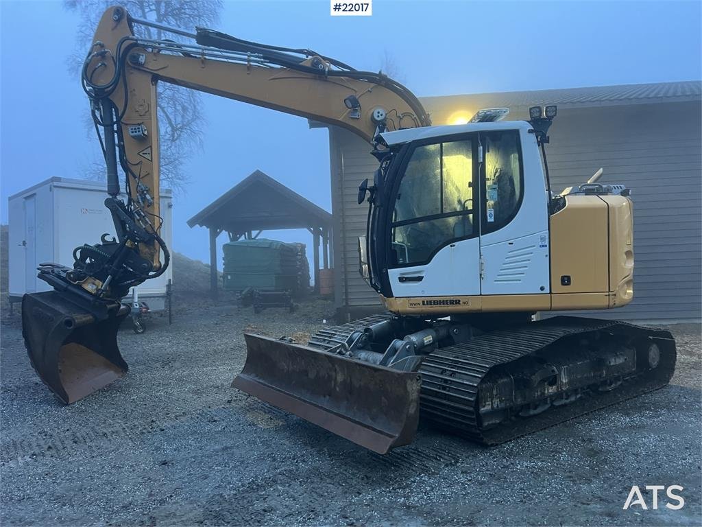 Liebherr R914 k STD excavator w/ rototilt, sanding bucket a 2018 22017 R914 k STD excavator w/ rototilt, sanding bucket a ...