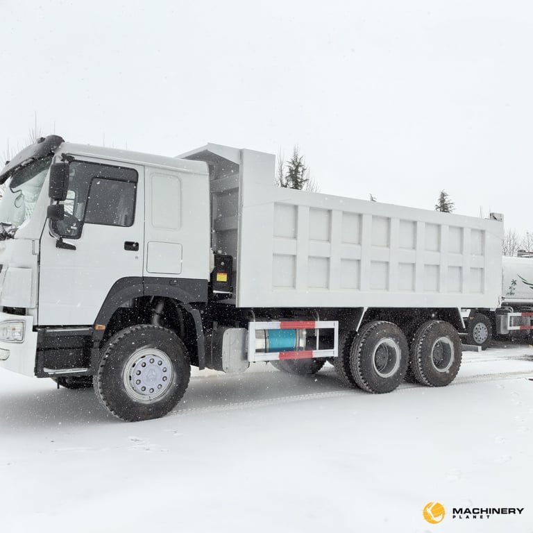 Chinese Brand HOWO Dump Truck 6X4 2022 YEAR GOOD CONDITION HOWO 6X4 371HP Dump Truck 2022 1 Dump Truck image 3