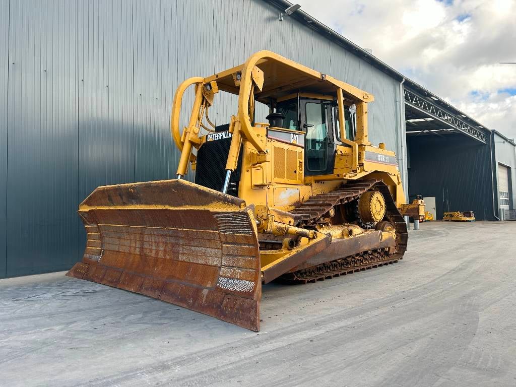 CAT D7R II 2005 207523 D7R II 2005 1 Dozers