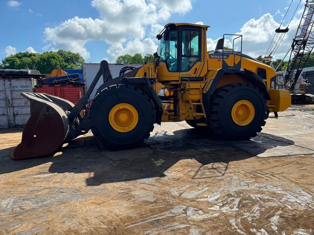 Volvo L 220 H ( WITH NEW TYRES ) 2015 5341 L 220 H ( WITH NEW TYRES ) 2015 1 Wheel Loaders