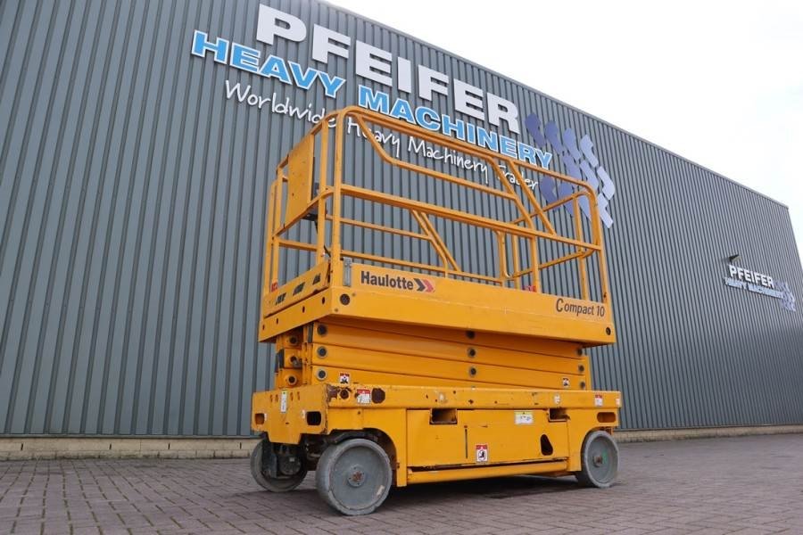 Haulotte Compact 10 Electric, 10m Working Height, 450kg Cap 2011 HAULOTTE - Compact 10 - 61668 Compact 10 Electric, 10m Wo...