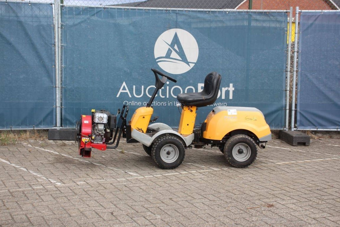 Stiga Park P901 Petrol 12.5hp 2013 Riding Mower with Leaf Blower 2013 Stiga Park P901 2013 1