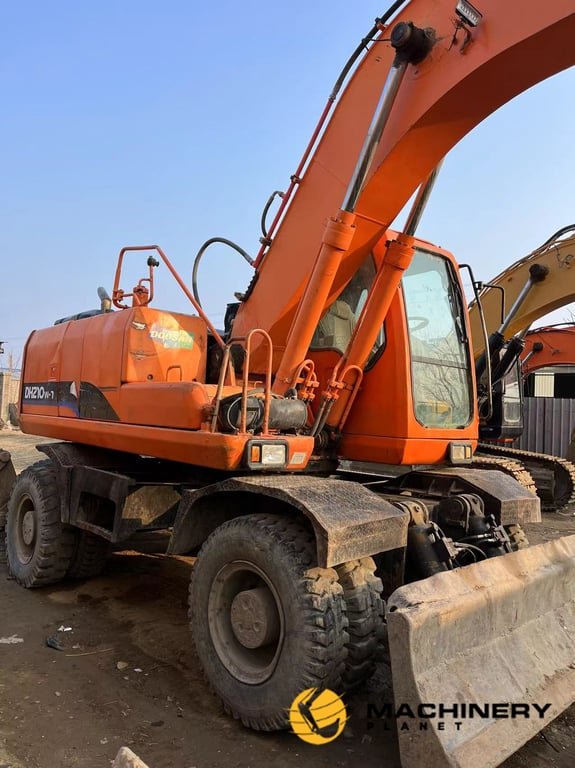 DOOSAN DH210W-7 Used Wheel Excavator Good Condition DH210W-7 2019 1 Wheeled Excavators