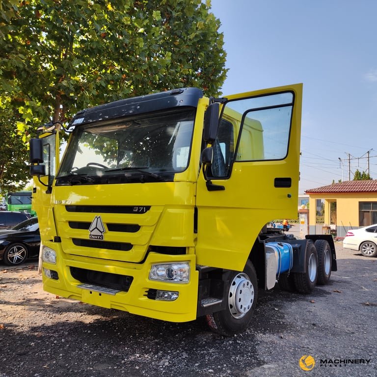 Chinese Brand HOWO Tractor Truck 6X4 2022 YEAR GOOD CONDITION HOWO 6X4 371HP Tractor Truck 2022 1 image 2