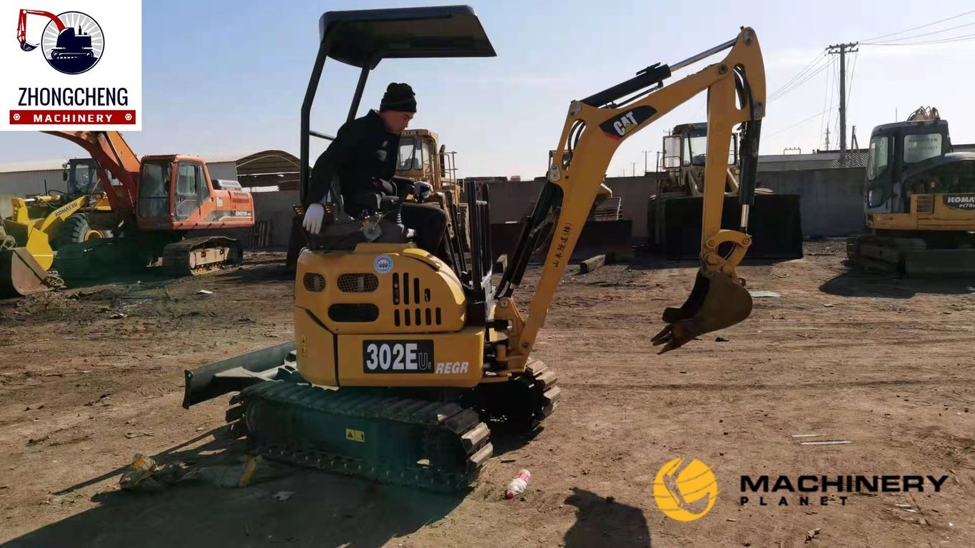 302 Caterpillar Used Mini Excavator LOW PRICE 302 2021 1