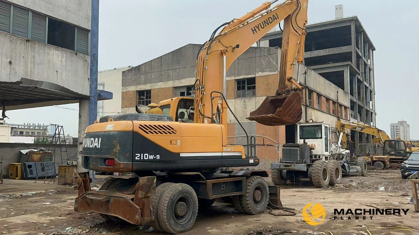 HYUNDAI R210W Wheel Excavator Original Good Condition R210W 2018 1 Wheeled Excavators