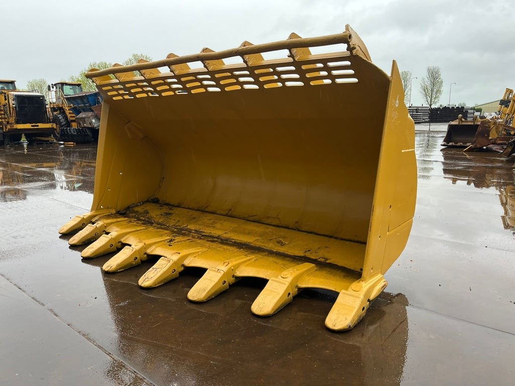 Caterpillar Bucket 990 00032768 Bucket 990 1