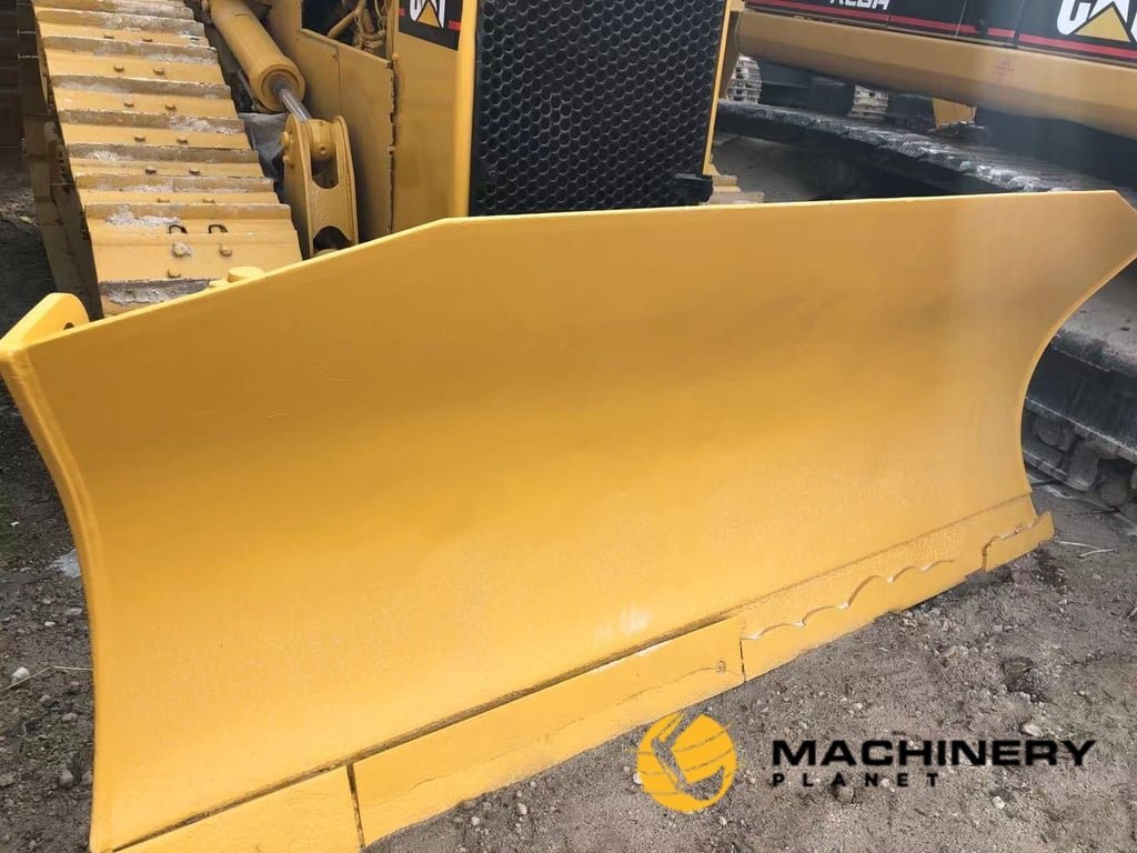 D4H Caterpillar Used Bulldozer good price D4H 2016 1 Dozers image 3