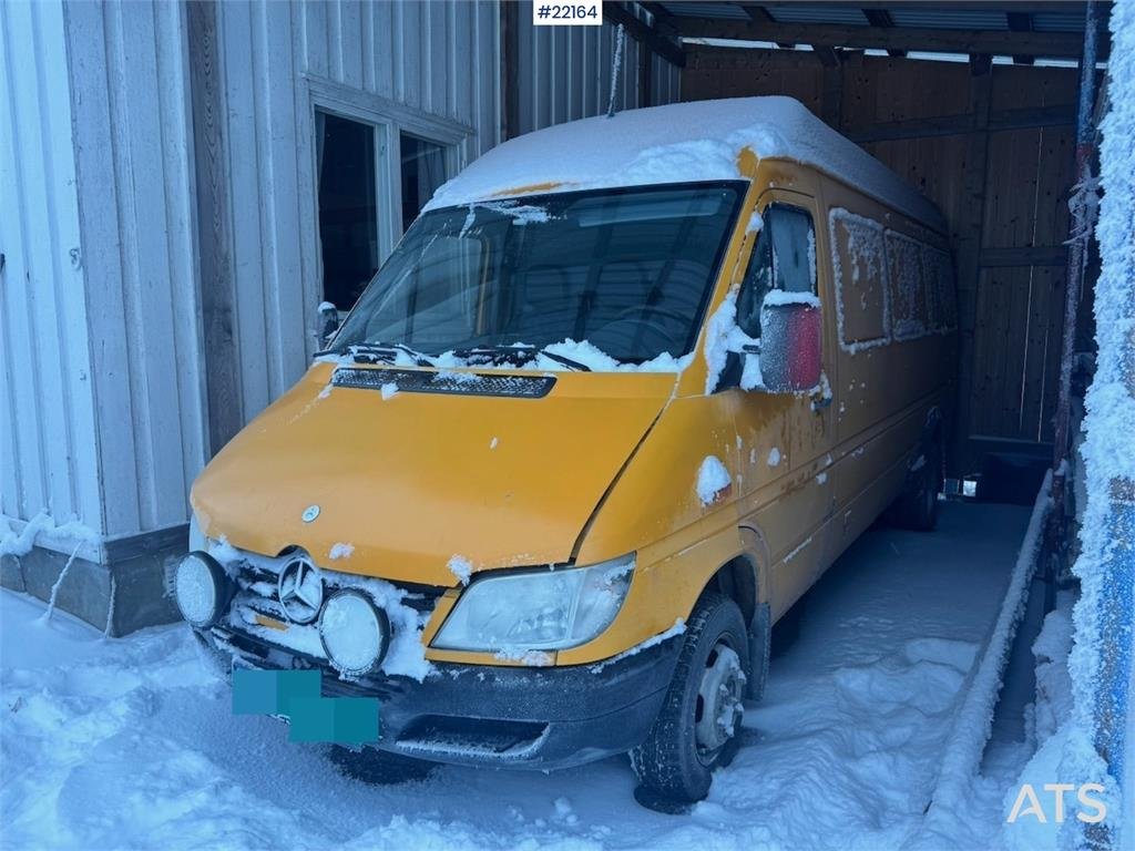 Mercedes-Benz 416 CDI Sprinter with tail lift 2005 22164 416 CDI Sprinter with tail lift 2005 1 Closed vans