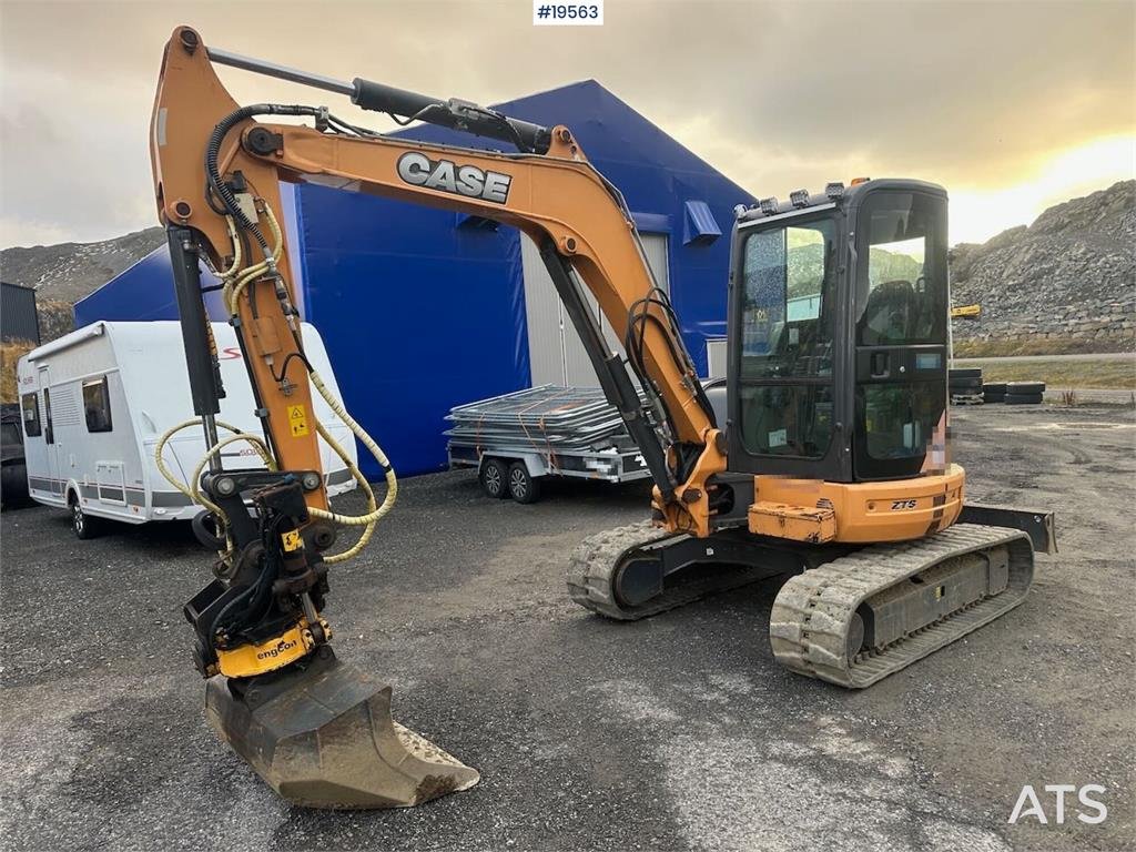 CASE CX50B excavator w/rototilt, hammer, grapple and 3 2014 19563 CX50B excavator w/rototilt, hammer, grapple and 3 2014 1...