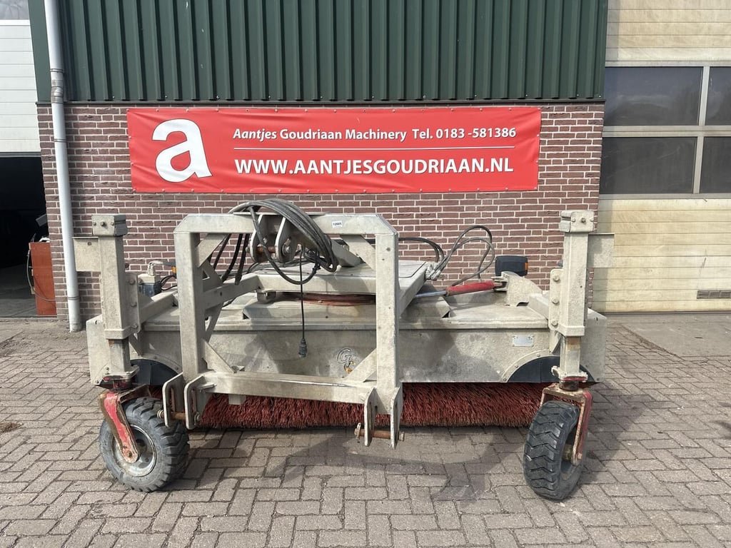 Front bezem - Gebruikt 12665 front bezem - Gebruikt 1