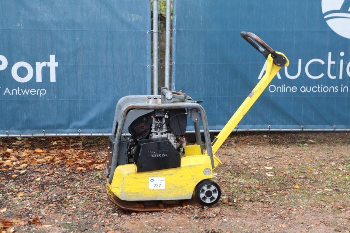 Vibrating plate Wacker Neuson DPU3050 Diesel 4.2kW 2016 2016 Neuson DPU3050 2016 1