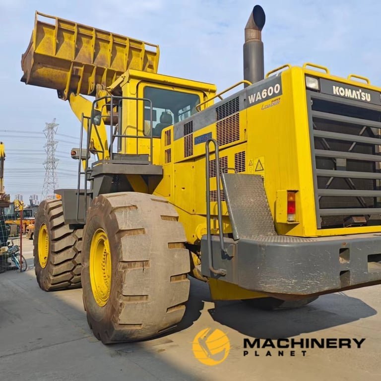 WA600-3 KOMATSU GOOD QUALITY HOT SALE WA600-3 2018 1 Wheel Loaders image 3
