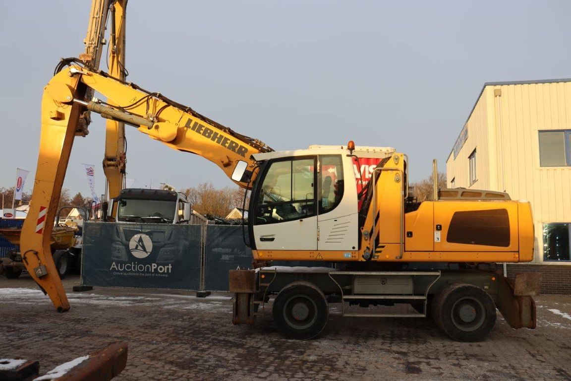 Wheel excavator Liebherr LH30M Litronic Diesel 129kW 2013 2013 LH 30 M Litronic 2013 1 Wheel Loaders