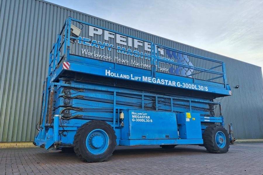 Holland Lift Megastar G300DL30/S Diesel, 4x4x4 Drive, 33.5m Wor 2001 HOLLAND LIFT - Megastar G300DL30/S - 90374 Holland li...