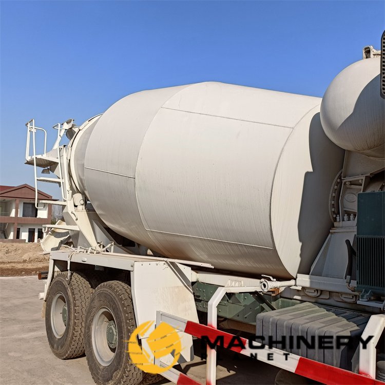 HOWO Mixer Truck 371hp 6x4 Good Quality Hot Sale Mixer Truck 371hp 6x4 2022 1 image 3