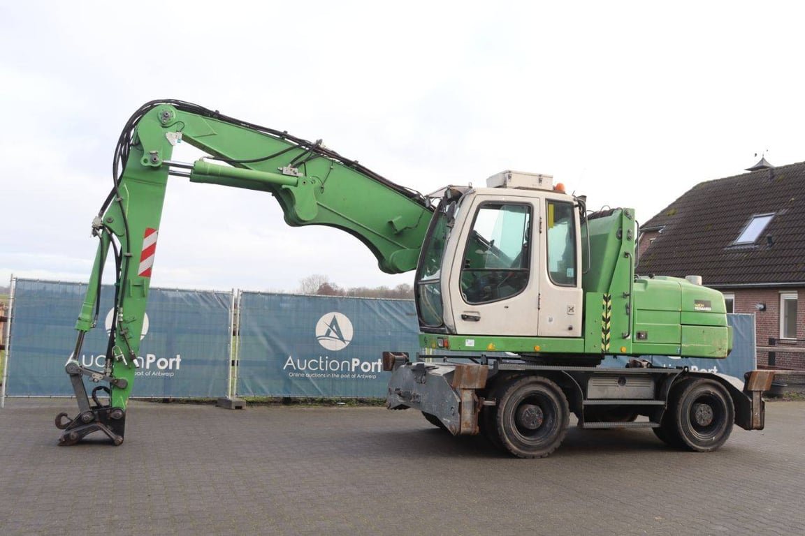 Liebherr Diesel Wheel Excavator with Outriggers 1 Wheel Loaders
