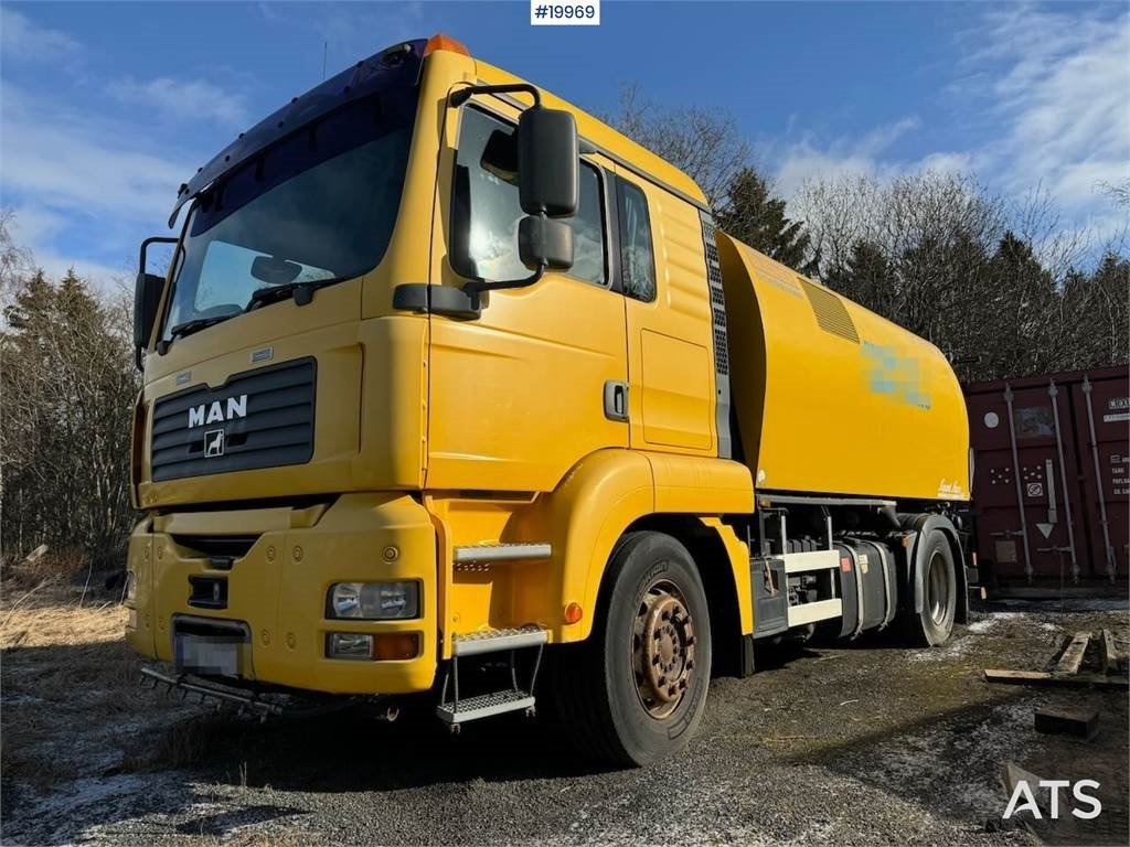 MAN 18.313 Sweeper w/ Bucher Optifant 70 superconstruc 2002 19969 18.313 Sweeper w/ Bucher Optifant 70 superconstruc 2002 1