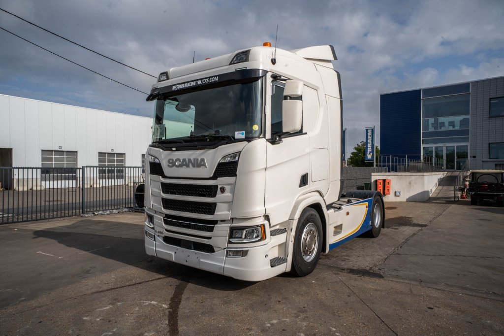 SCANIA R450 + KIPHYDR. 2017 E64011 R450 + KIPHYDR. 2017 1