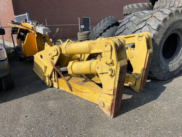 CAT D 8 R Ripper 3718 D 8 R Ripper 1