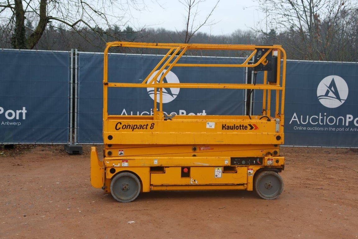 Scissor lift Haulotte Compact 8 Electric 8m 2012 2012 Compact 8 2012 1 Scissor Lifts