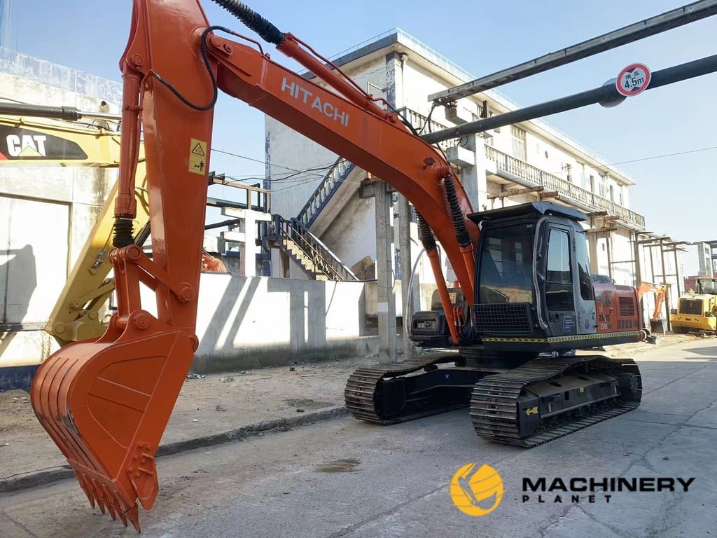 Hitachi ZX200G-3 Crawler Excavator Original For Sale ZX200G-3 2020 1 Crawler Excavators image 3